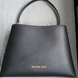 ♣️USED Michael Kors purse ♣️